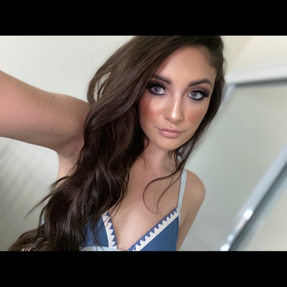 Meet your Posher, Cheyenne - Picture 4 of 7